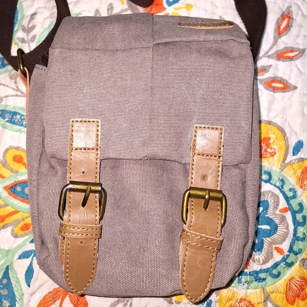 An Szone small canvas shoulder bag. Pre-owned and in excellent condition.